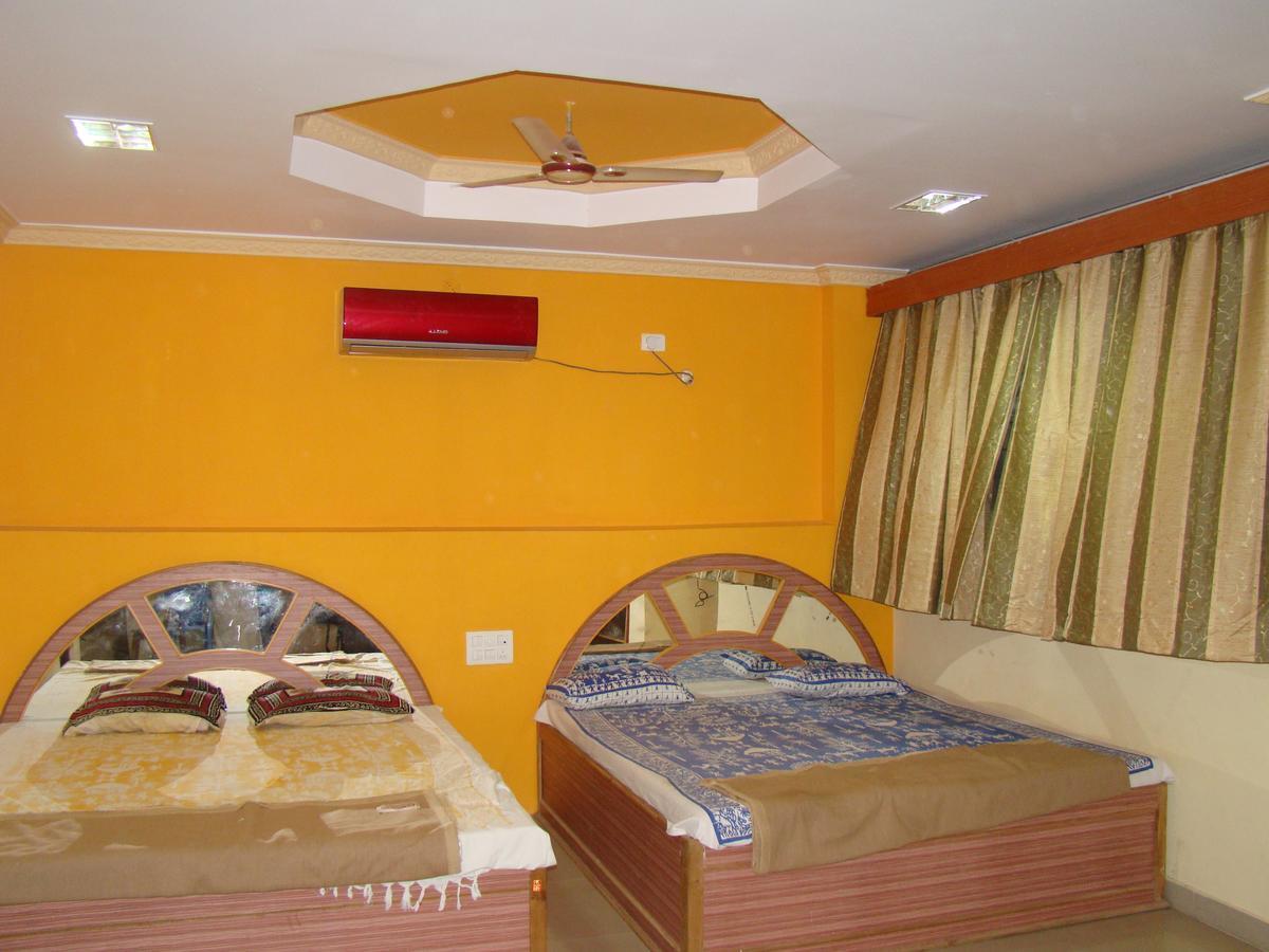 Sreeniketanam Lodge Madhavaram Exterior photo