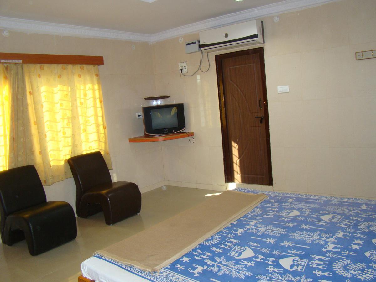 Sreeniketanam Lodge Madhavaram Exterior photo