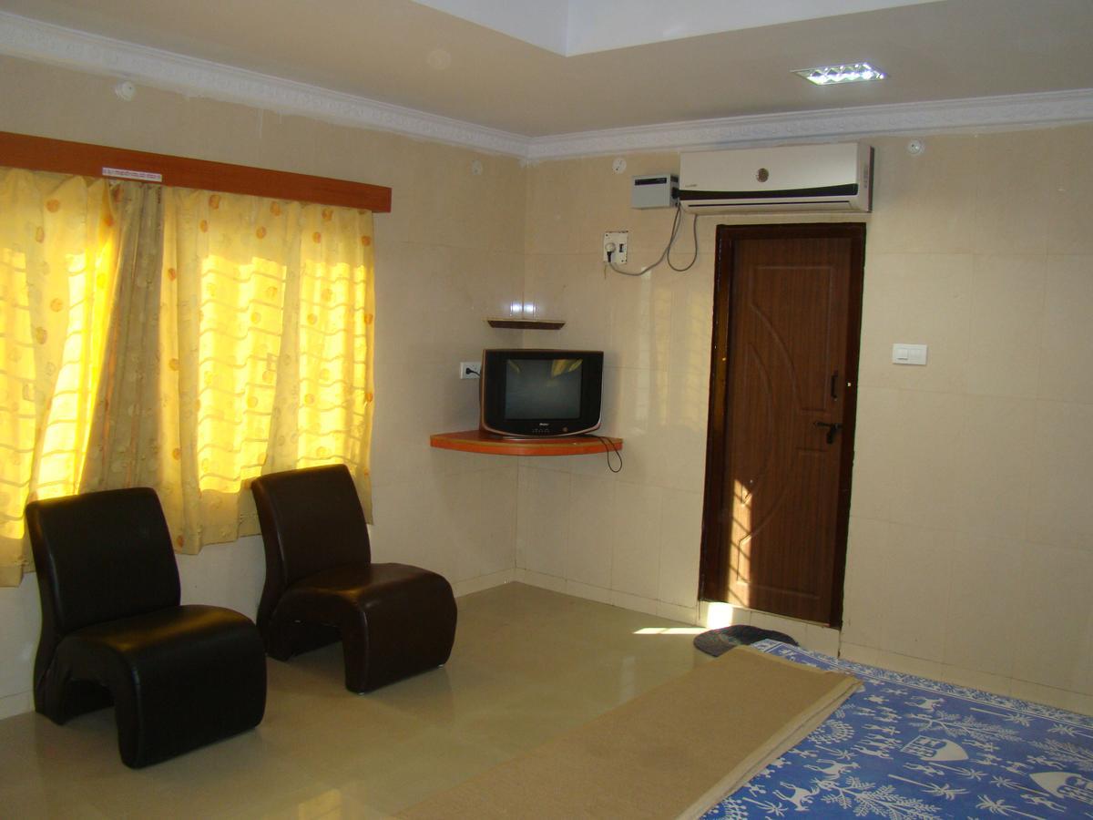 Sreeniketanam Lodge Madhavaram Exterior photo