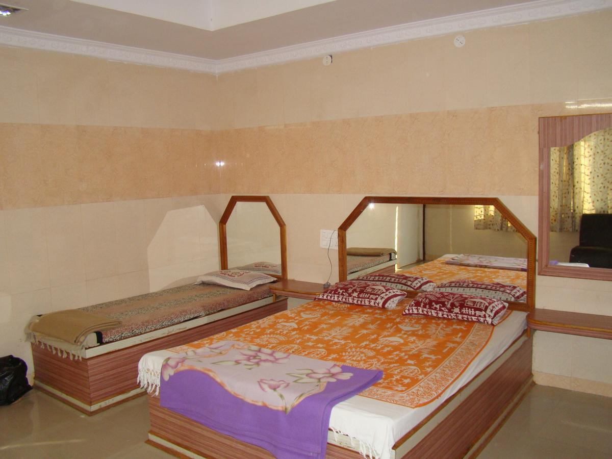 Sreeniketanam Lodge Madhavaram Exterior photo