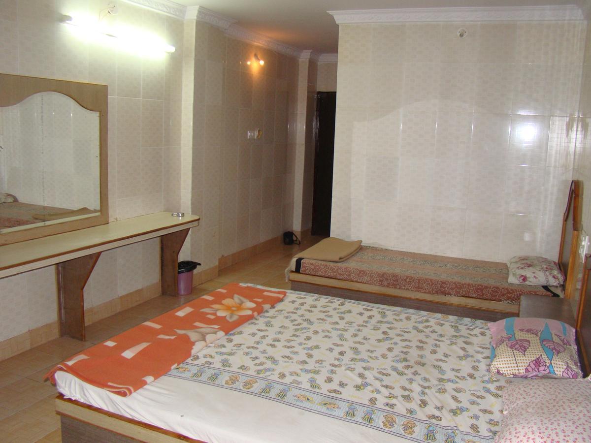 Sreeniketanam Lodge Madhavaram Exterior photo